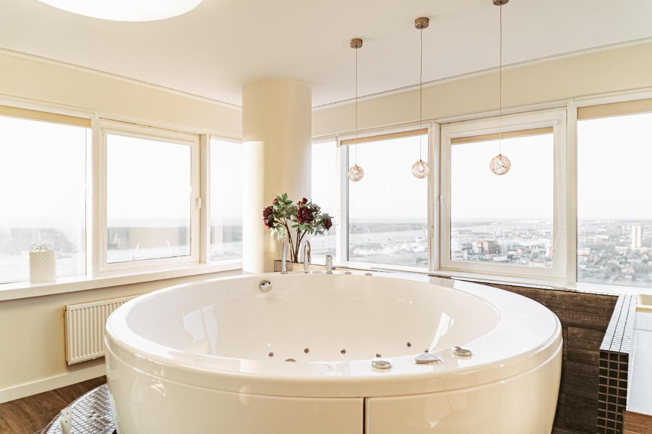 Sky Flat Jacuzzi 27 Floor Lägenhet Klaipėda Exteriör bild