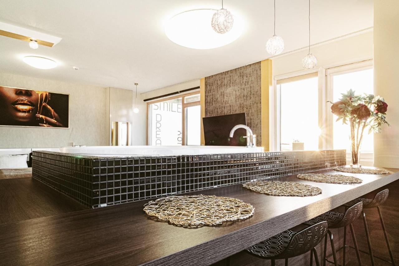 Sky Flat Jacuzzi 27 Floor Lägenhet Klaipėda Exteriör bild
