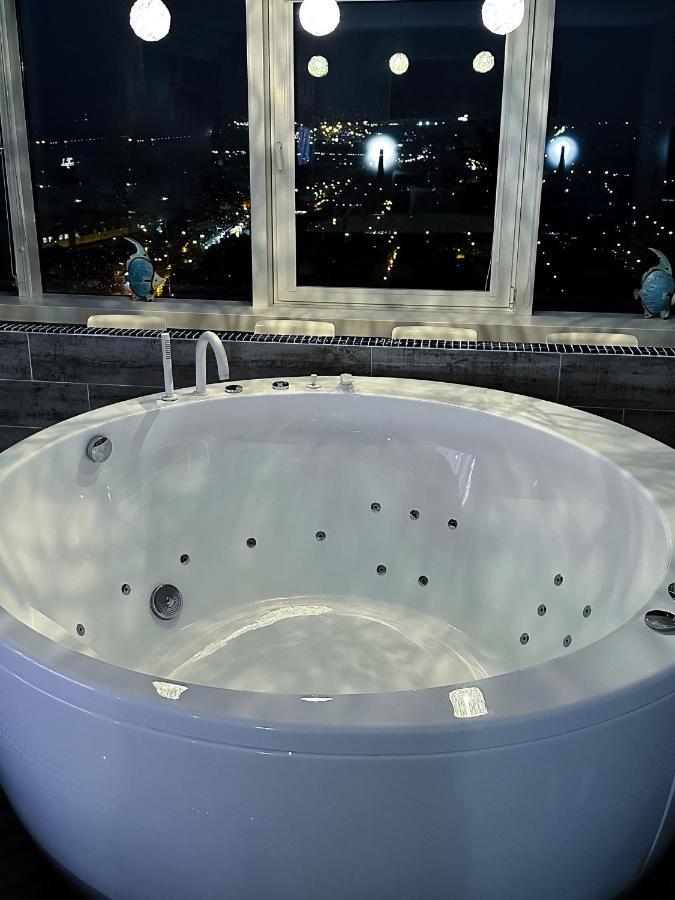 Sky Flat Jacuzzi 27 Floor Lägenhet Klaipėda Exteriör bild