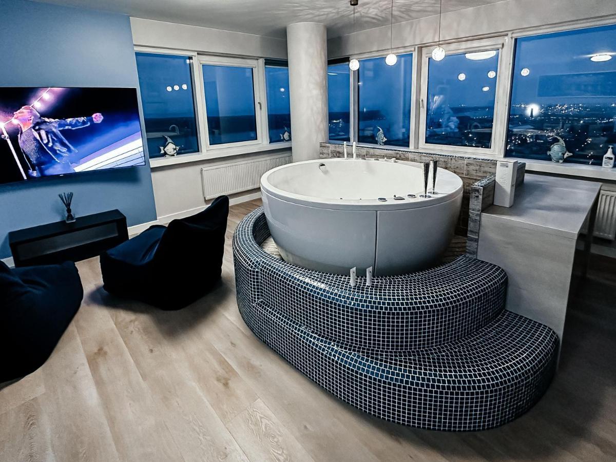 Sky Flat Jacuzzi 27 Floor Lägenhet Klaipėda Exteriör bild