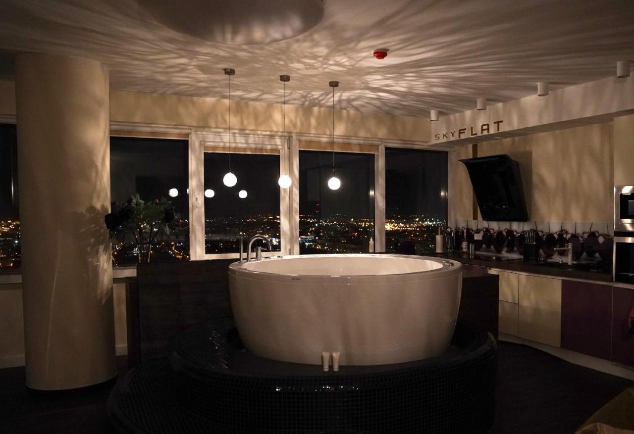 Sky Flat Jacuzzi 27 Floor Lägenhet Klaipėda Exteriör bild